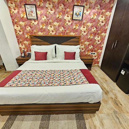 Hotel Linda Suites Near International Airport By La Casa 뉴델리 외부 사진