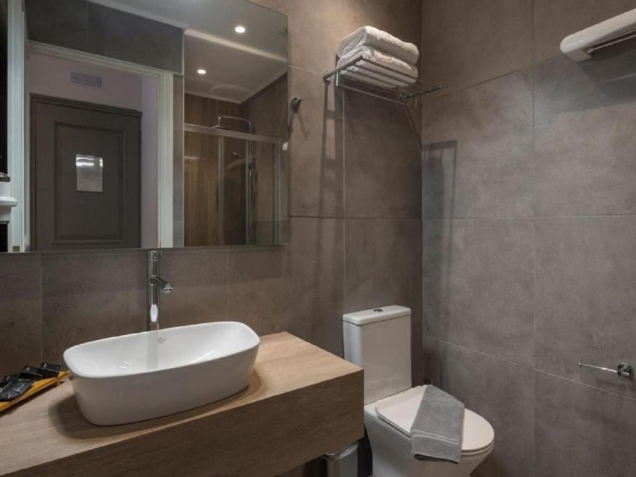Hotel Linda Suites Near International Airport By La Casa 뉴델리 외부 사진