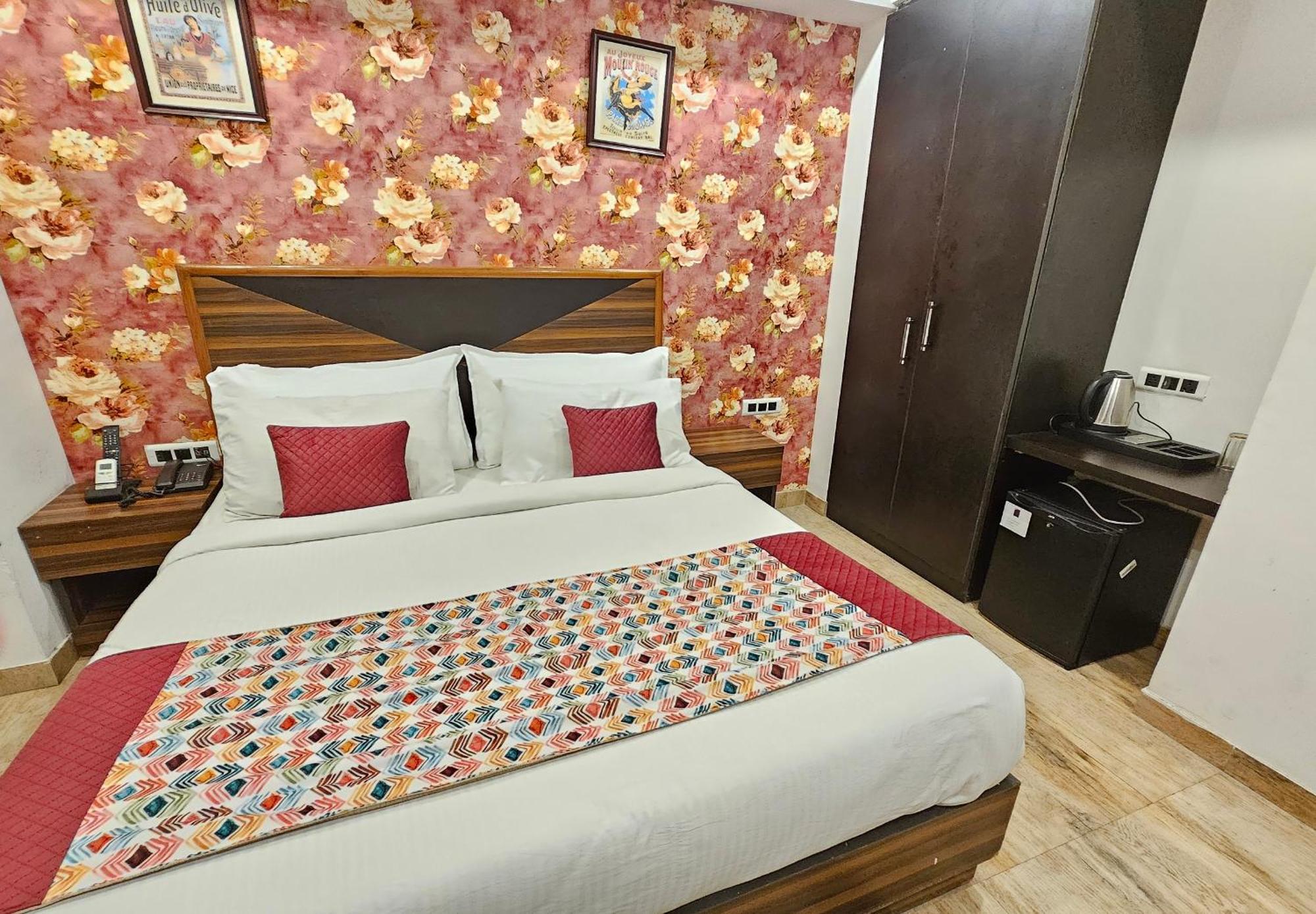 Hotel Linda Suites Near International Airport By La Casa 뉴델리 외부 사진